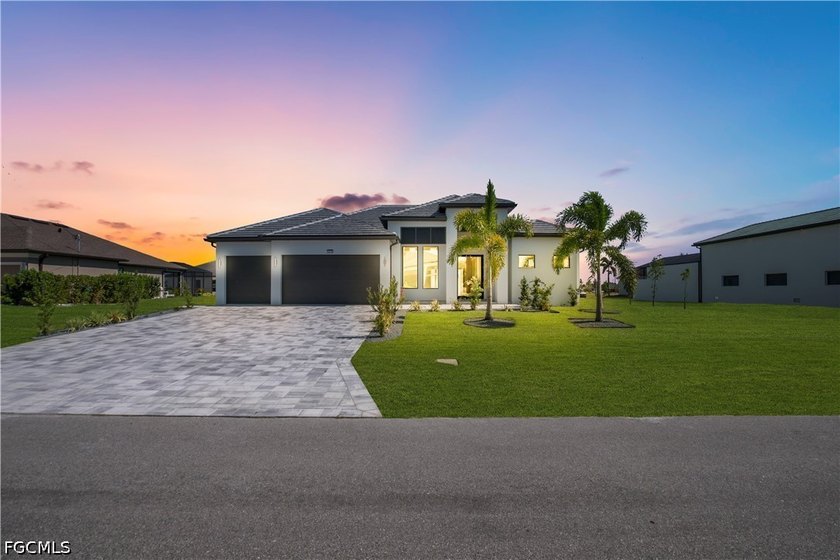 Step into a world of luxury and comfort as you immerse yourself - Beach Home for sale in Cape Coral, Florida on Beachhouse.com
