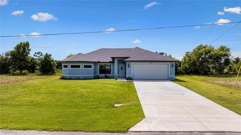 Single Family 2 Year young Fresh waterfront Canal 3 bedroom 2 - Beach Home for sale in Cape Coral, Florida on Beachhouse.com