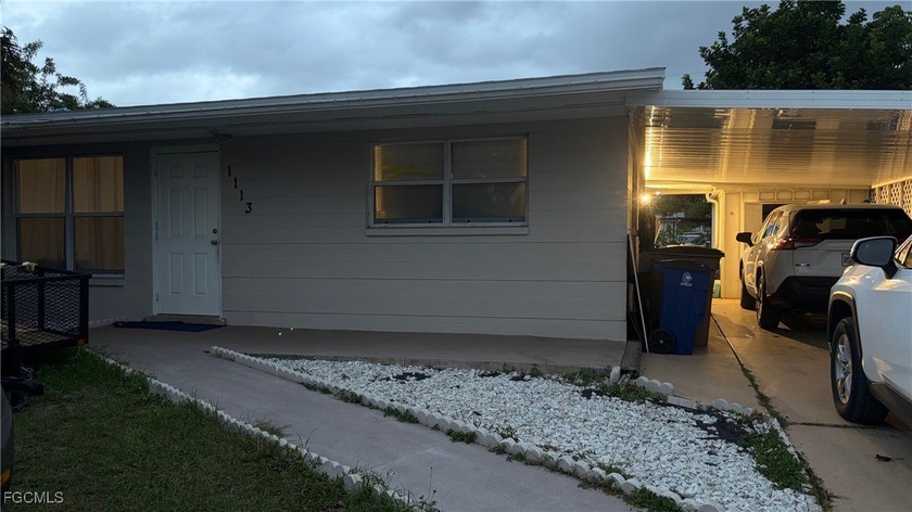 GREAT LOCATON !!!! 1/1 DUPLEX STYLE WITH CARPORT. CLOSE TO - Beach Home for sale in Lehigh Acres, Florida on Beachhouse.com