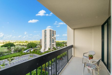 Experience luxury living at The Lincoln Tower in West Palm Beach - Beach Condo for sale in West Palm Beach, Florida on Beachhouse.com