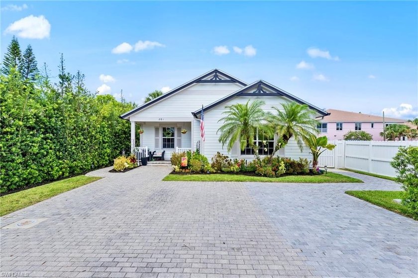 LOCATION! LOCATION! LOCATION! Walk to Mercato for dining - Beach Home for sale in Naples, Florida on Beachhouse.com