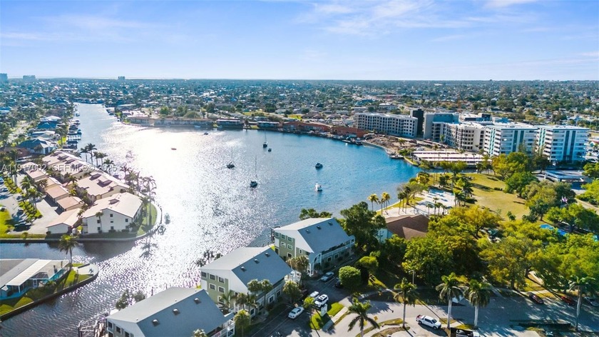 Luxury Southern Cape Coral waterfront living at its best. This - Beach Condo for sale in Cape Coral, Florida on Beachhouse.com