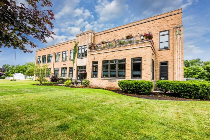 A premier St Joe landmark located only four blocks from Lake - Beach Condo for sale in Saint Joseph, Michigan on Beachhouse.com