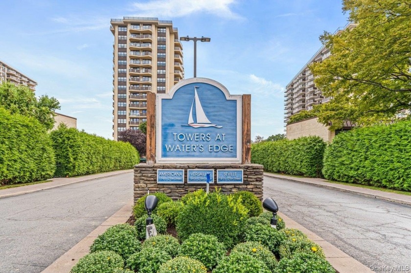 Beautiful 1 bedroom apartment in full service luxury high rise - Beach Home for sale in Bayside, New York on Beachhouse.com