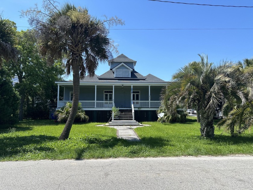 2118 Ion is a classic example of a historic Sullivan's Island - Beach Home for sale in Sullivans Island, South Carolina on Beachhouse.com