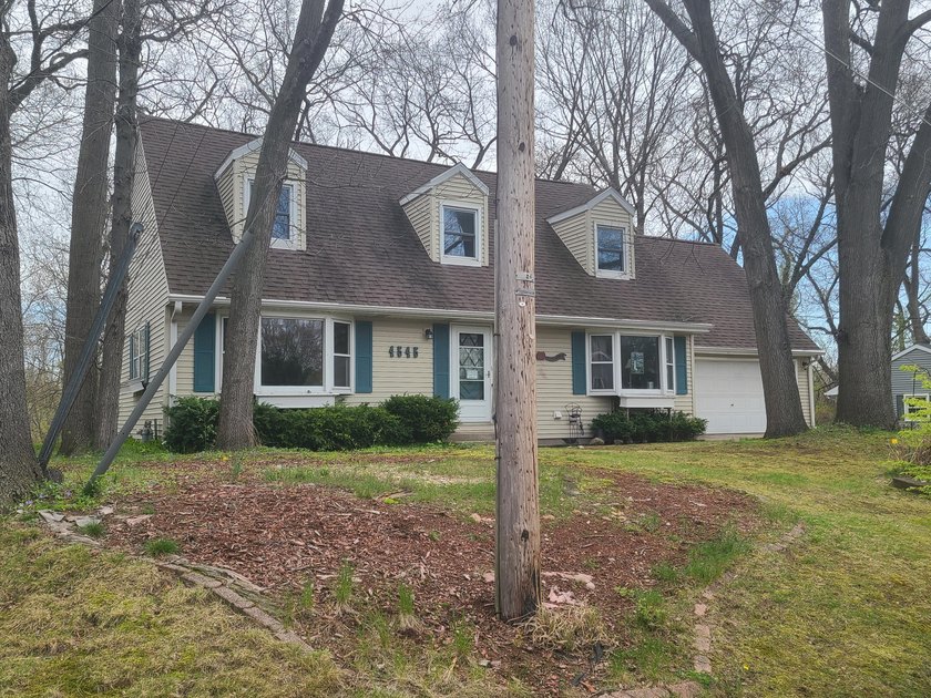 A LAKESHORE DIAMOND IN THE RUFF! A convenient location with - Beach Home for sale in Stevensville, Michigan on Beachhouse.com