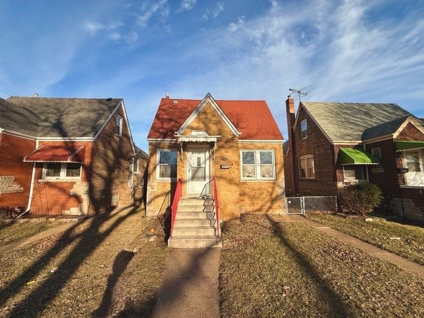 Welcome to 10921 S Avenue H!. This home offers 4 bedrooms and 2 - Beach Home for sale in Chicago, Illinois on Beachhouse.com