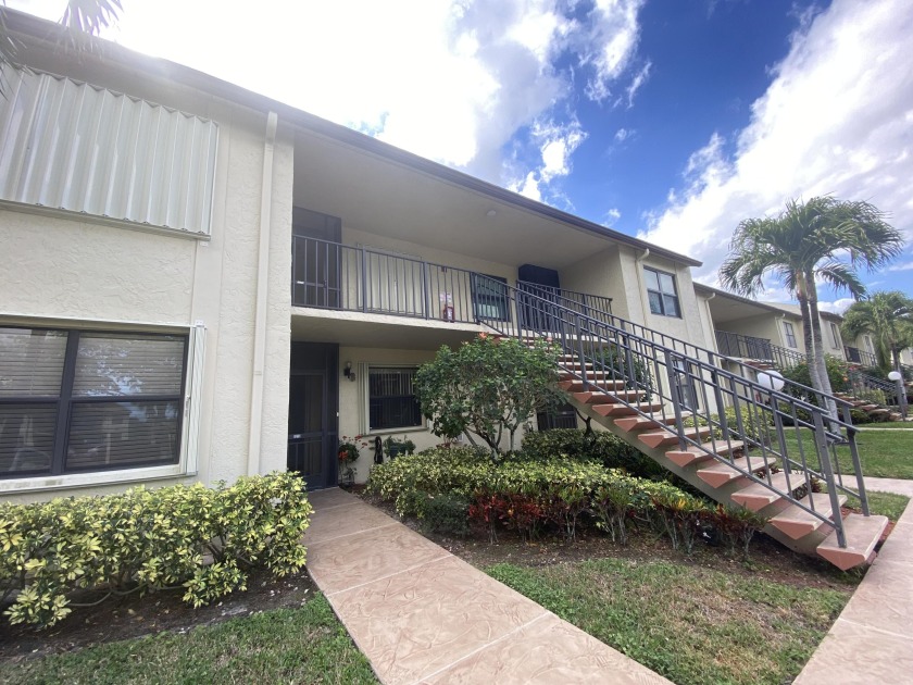 :Move right into this spacious, beautiful updated - Beach Condo for sale in Lake Worth, Florida on Beachhouse.com