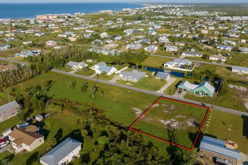 Large level  lot (100 x 158) lot in a quiet neighborhood with no - Beach Lot for sale in Mexico Beach, Florida on Beachhouse.com