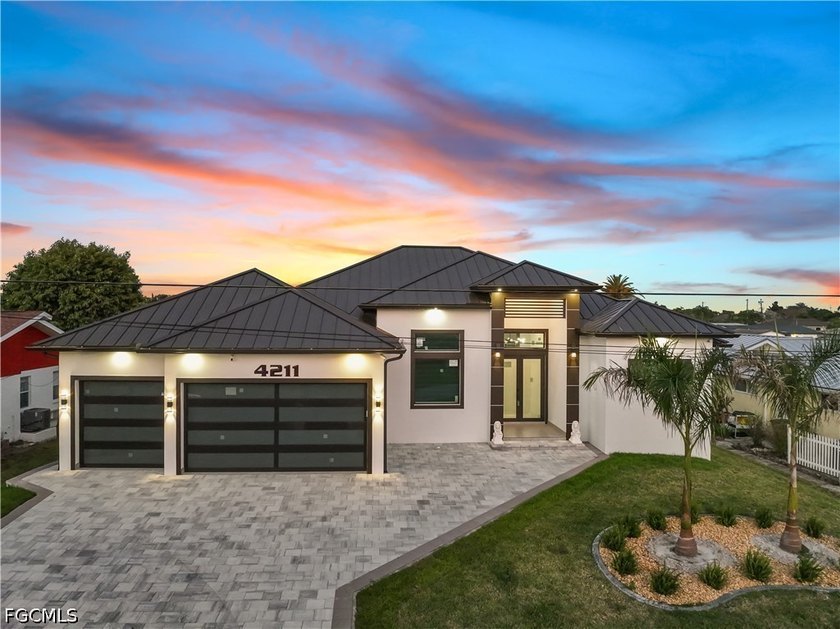 A Luxury Custom Built Home... the second you drive up, you - Beach Home for sale in Cape Coral, Florida on Beachhouse.com