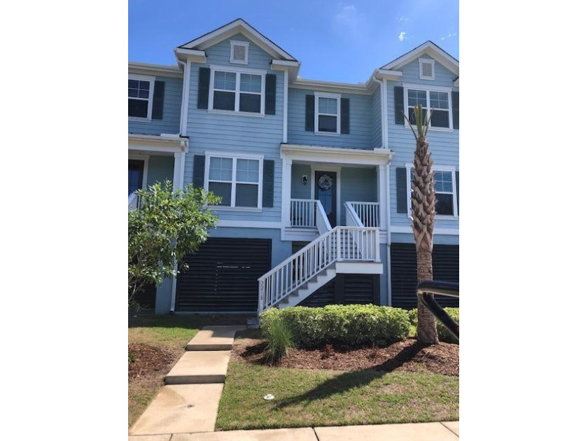 If you've found yourself looking for a luxurious townhouse in a - Beach Home for sale in Mount Pleasant, South Carolina on Beachhouse.com