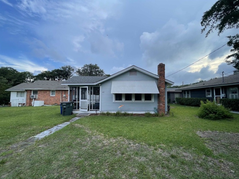 Older 1 Story Bungalow 2 bedrooms 1 Jack & Jill bath with a side - Beach Home for sale in North Myrtle Beach, South Carolina on Beachhouse.com