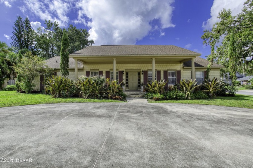 Welcome to 18 Twin River Drive - a spacious 3-bedroom - Beach Home for sale in Ormond Beach, Florida on Beachhouse.com