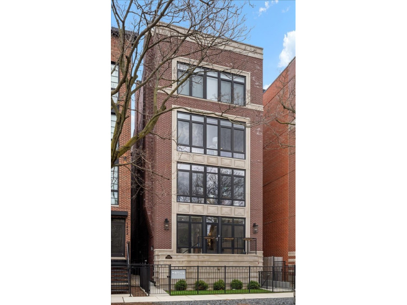 NEWER CONSTRUCTION, stunning EXTRA-WIDE duplex down in an - Beach Condo for sale in Chicago, Illinois on Beachhouse.com