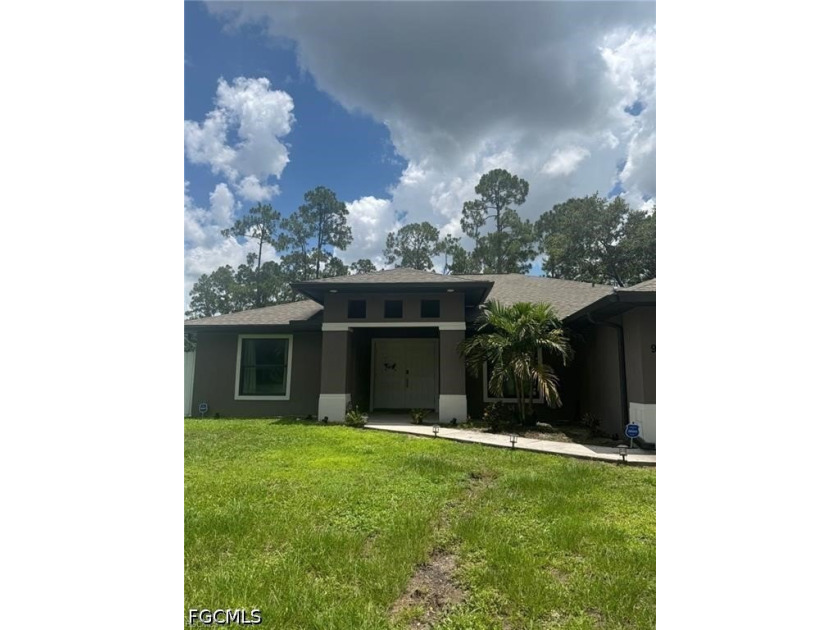 SPECTACULAR AND LUXURIOUS CONSTRUCTION. LOADED WITH UPGRADES!!!! - Beach Home for sale in Lehigh Acres, Florida on Beachhouse.com