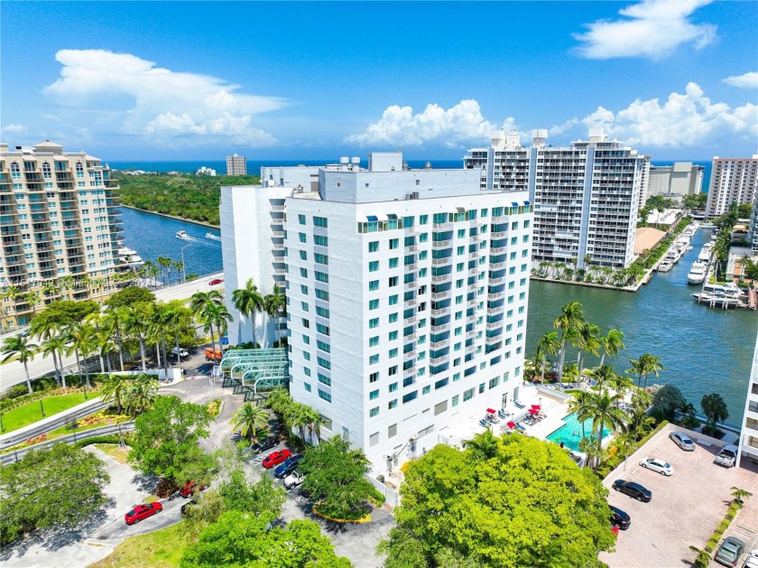 Stunning corner ocean view condo unit with 1 bed and 1 full - Beach Condo for sale in Fort Lauderdale, Florida on Beachhouse.com