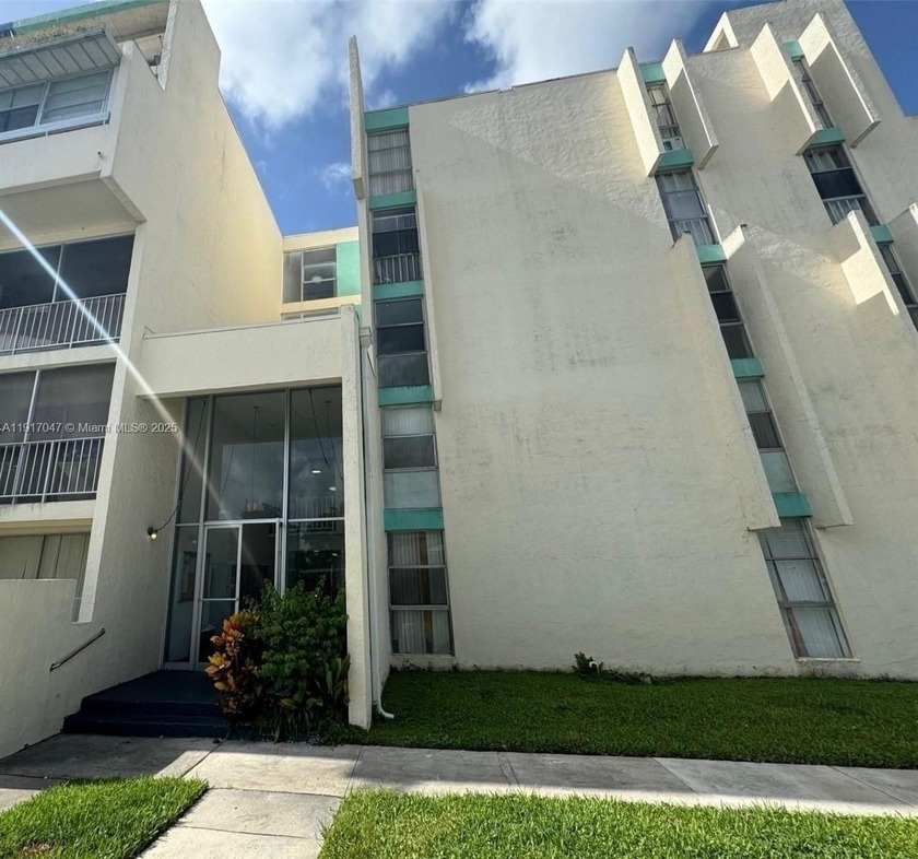 Excellent Investment Opportunity! Beautifully updated 2B/2B - Beach Condo for sale in Lauderhill, Florida on Beachhouse.com