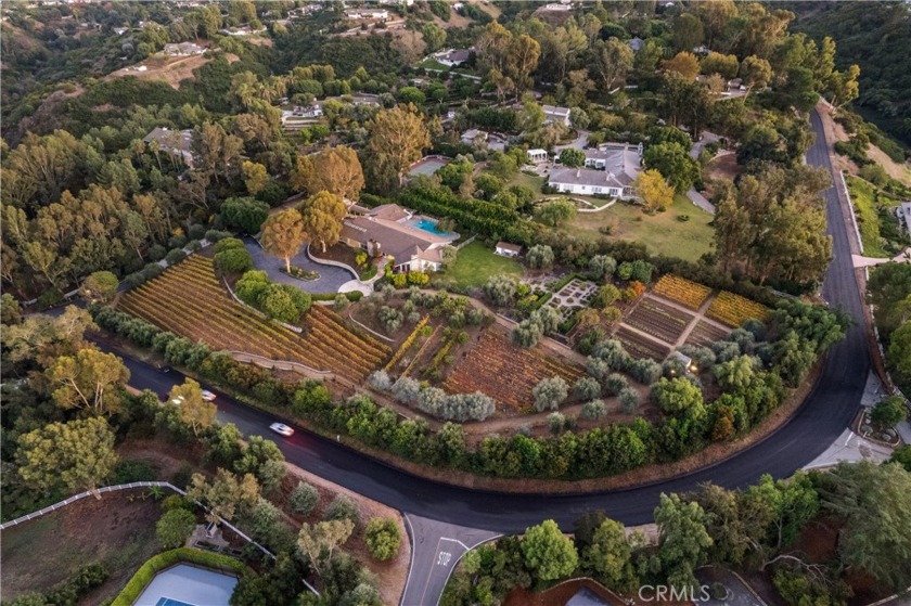 Situated on 5 sprawling acres in the heart of Rolling Hills - Beach Home for sale in Rolling Hills, California on Beachhouse.com