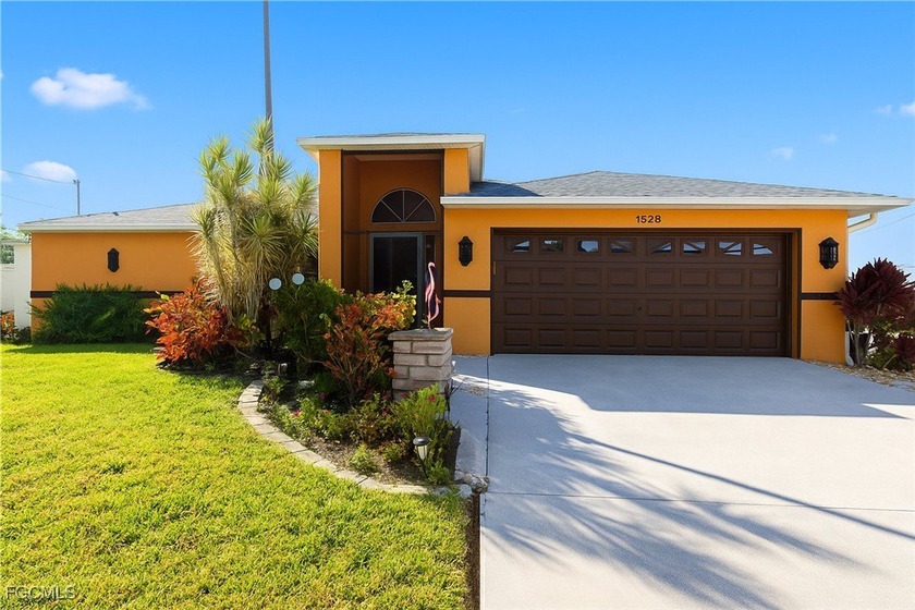 MOTIVATED SELLERS! Experience the ultimate Florida lifestyle in - Beach Home for sale in Cape Coral, Florida on Beachhouse.com