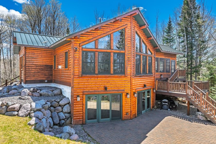 PRIVATE LUXURY HOME ON Wisconsin/Michigan border. Perched above - Beach Home for sale in Presque Isle, Michigan on Beachhouse.com