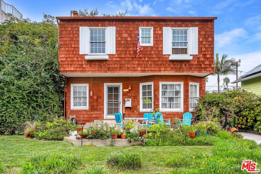 Charming Beach Retreat Just Two Blocks from the Ocean! Welcome - Beach Home for sale in Redondo Beach, California on Beachhouse.com