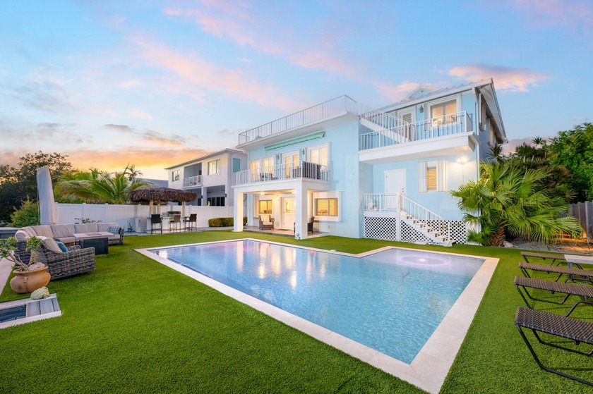 Fully furnished, remodeled home combines timeless elegance with - Beach Home for sale in Plantation Key, Florida on Beachhouse.com