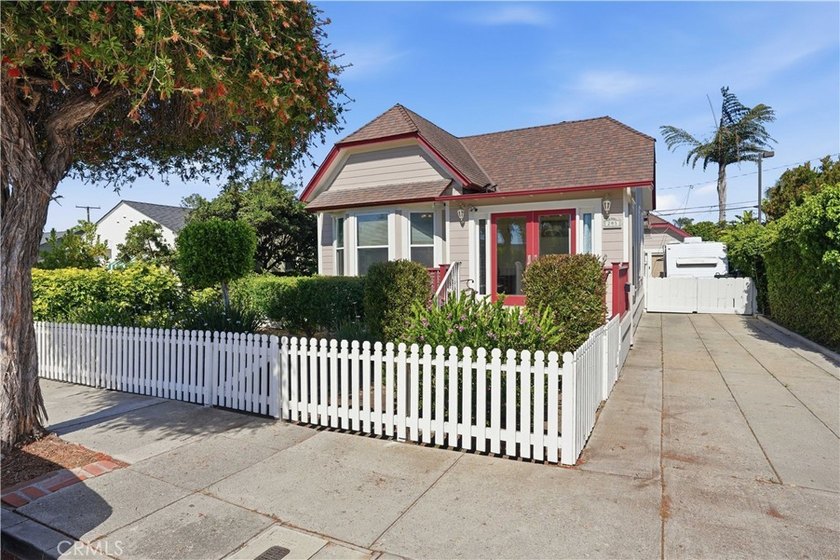 Welcome to this beautifully restored Midtown Ventura residence - Beach Home for sale in Ventura, California on Beachhouse.com