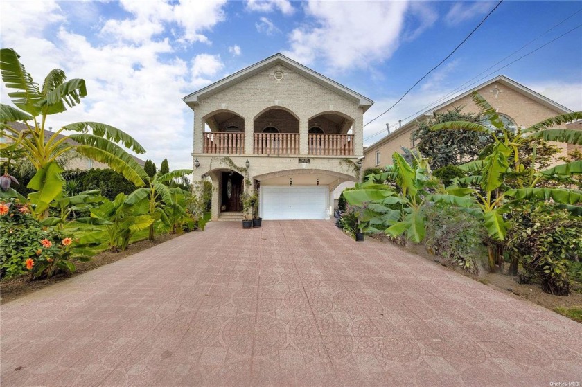 Luxury Single Family Home For Sale, elegance and breathtaking - Beach Home for sale in Whitestone, New York on Beachhouse.com