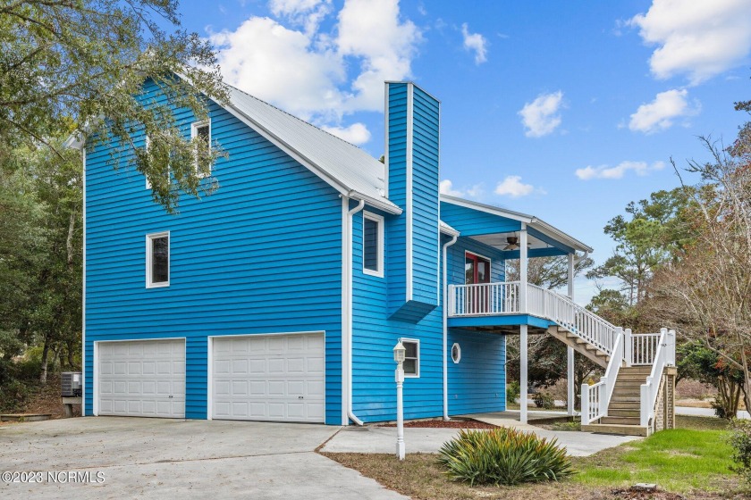 DESIRABLE CORNER LOT WITH MATURE TREES!
Check out this 3 - Beach Home for sale in Emerald Isle, North Carolina on Beachhouse.com