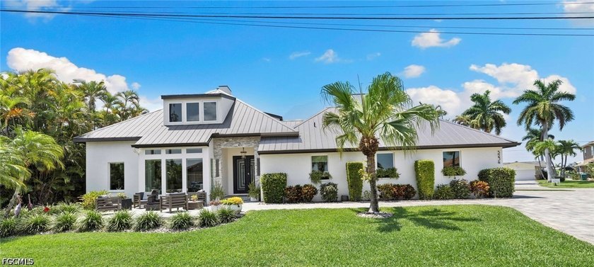 Welcome to your waterfront paradise in Cape Coral-where luxury - Beach Home for sale in Cape Coral, Florida on Beachhouse.com