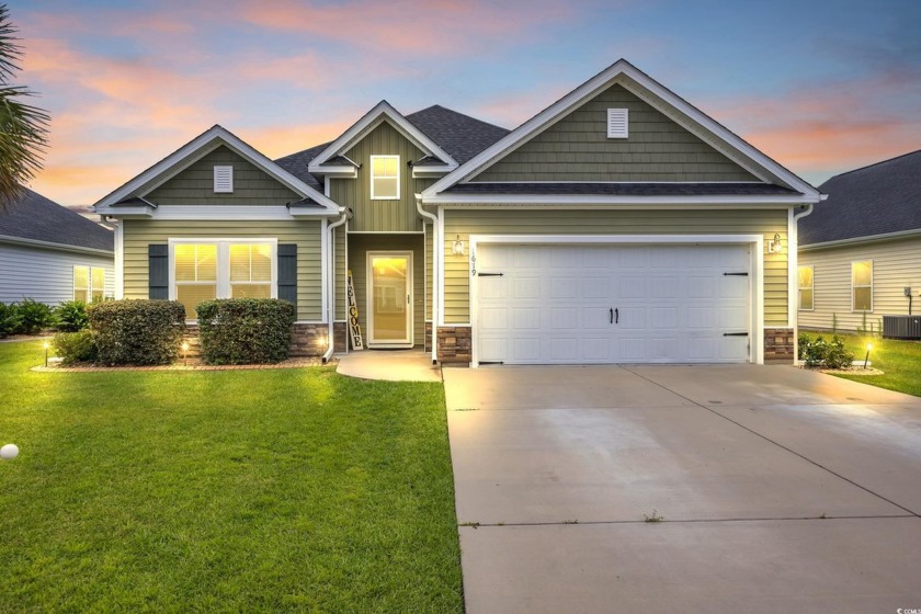 NEW BEAUTIFUL FLOORS! Location is key! Beach, dining, shopping - Beach Home for sale in Myrtle Beach, South Carolina on Beachhouse.com