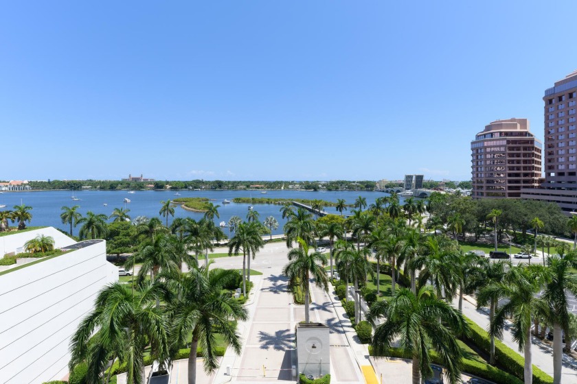 Stunning double unit. Beautifully updated. Over 4,000 total sq - Beach Condo for sale in West Palm Beach, Florida on Beachhouse.com