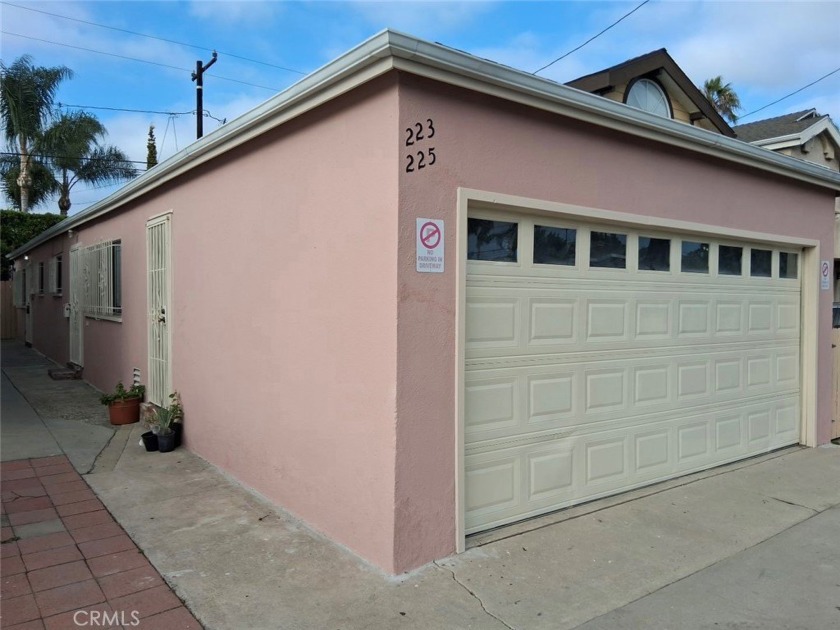 Welcome to 223-225 E Pleasant Street, a versatile duplex - Beach Townhome/Townhouse for sale in Long Beach, California on Beachhouse.com