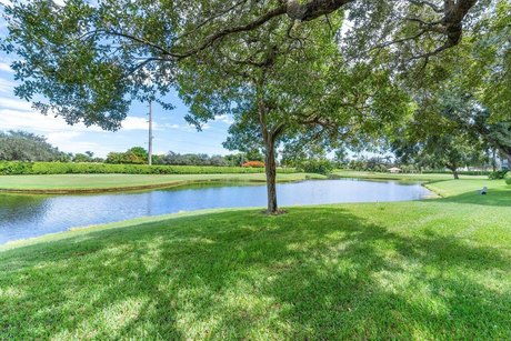 This upper-level condo is a blank canvas, ready to be - Beach Condo for sale in Boca Raton, Florida on Beachhouse.com