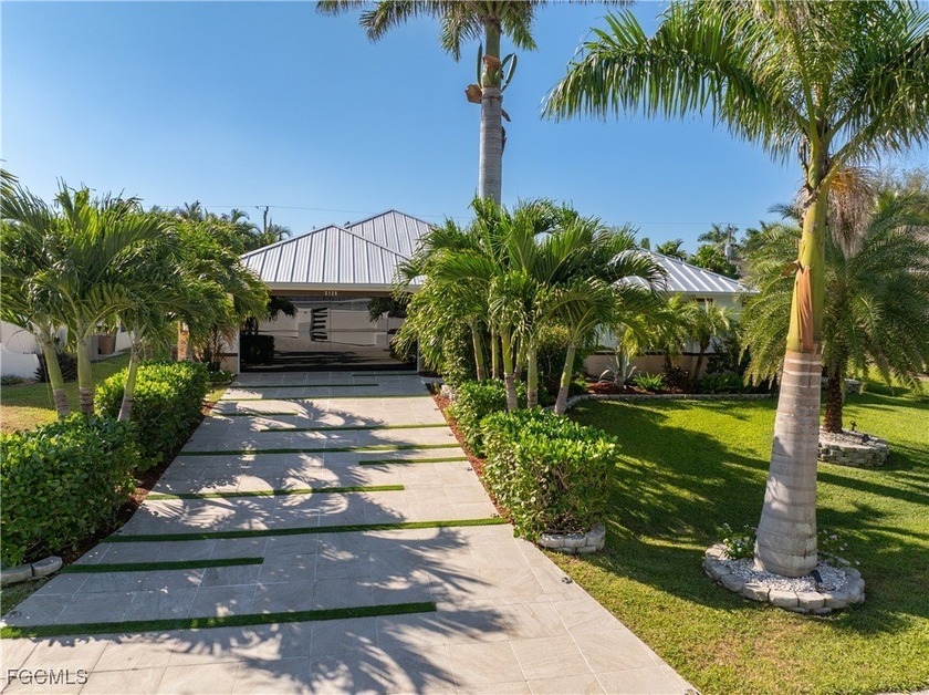 As a great welcome to SW Florida, this home has it all, from a - Beach Home for sale in Cape Coral, Florida on Beachhouse.com