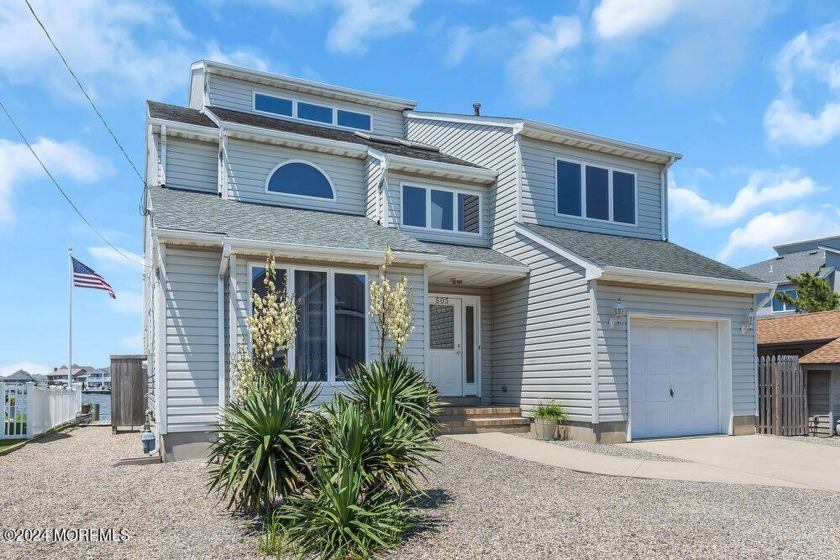 PRIME BAYFRONT LOCATION!!! This lovely 4/5 Bed, 3 Full Bath - Beach Home for sale in Toms River, New Jersey on Beachhouse.com