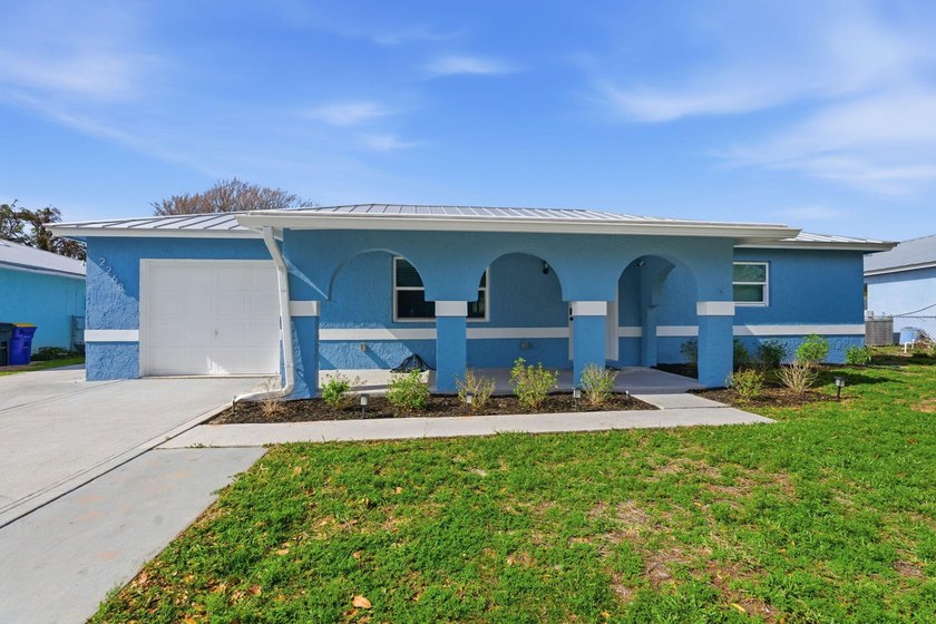 Welcome to this 4-bedroom, 2-bathroom concrete block residence - Beach Home for sale in Jensen Beach, Florida on Beachhouse.com