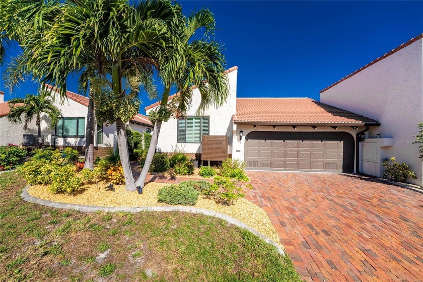 Under contract-accepting backup offers. Welcome to the bright - Beach Home for sale in Punta Gorda, Florida on Beachhouse.com