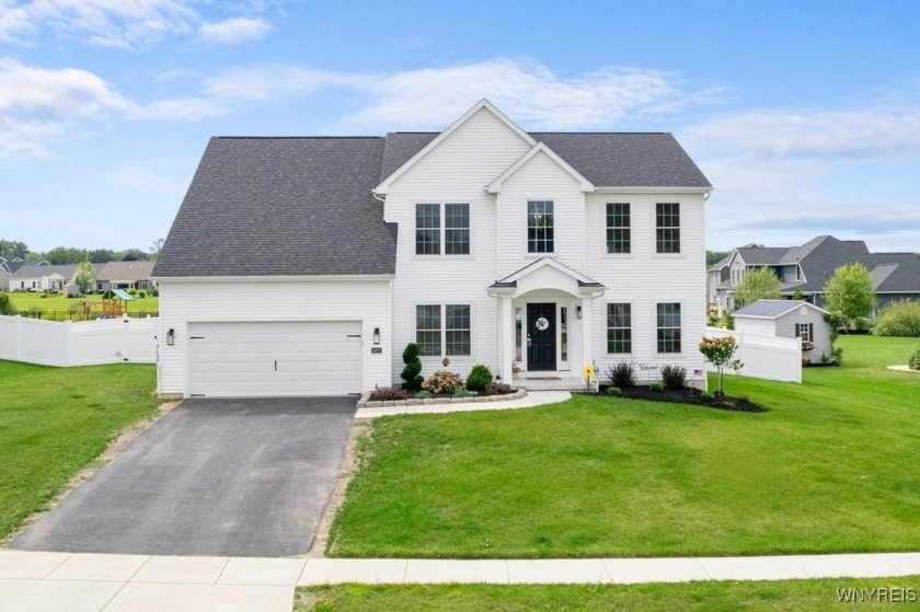 Welcome home! Why wait to build when you can move right into - Beach Home for sale in Hamburg, New York on Beachhouse.com
