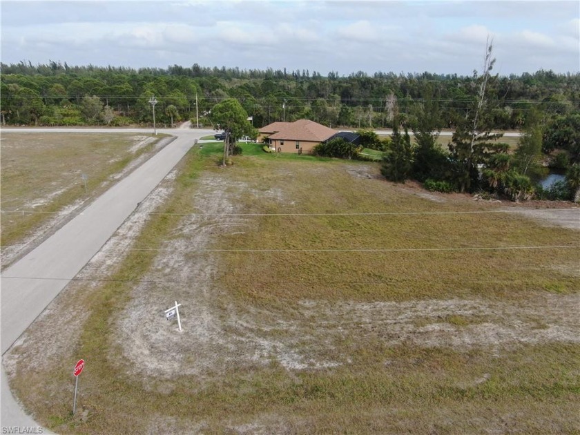 MAGNIFICENT WATERFRONT OFFERING! Build your dream home in this - Beach Lot for sale in Cape Coral, Florida on Beachhouse.com