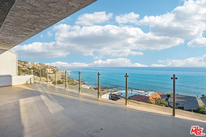 Exceptional Top-Floor Residence with Unmatched Ocean & Coastline - Beach Condo for sale in Malibu, California on Beachhouse.com