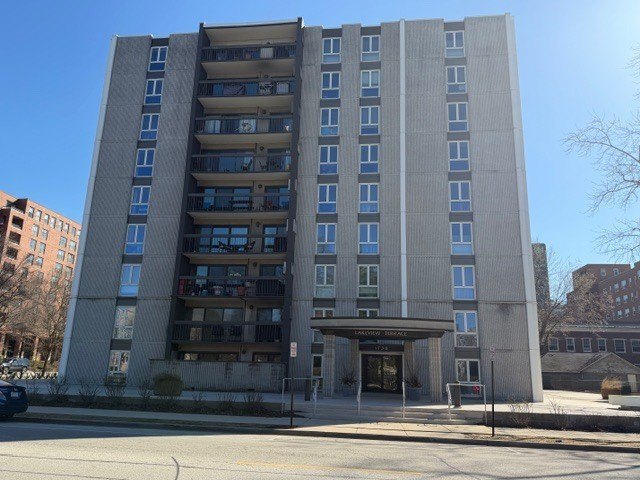 UNBEATABLE LOCATION!!!! Located in the heart of Downtown - Beach Condo for sale in Evanston, Illinois on Beachhouse.com