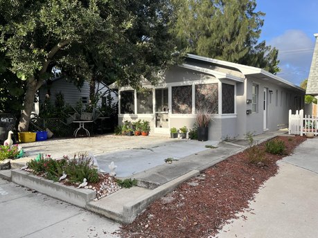 Fantastic Duplex in a great location 2 blocks to the heart of - Beach Townhome/Townhouse for sale in Lake Worth Beach, Florida on Beachhouse.com