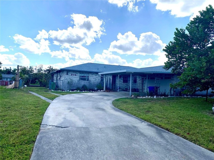 This family home, has been loved and enjoyed for many years. It - Beach Home for sale in Ruskin, Florida on Beachhouse.com