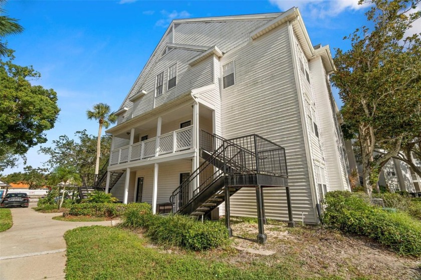 Well maintained condo in the quaint, maintenance free community - Beach Condo for sale in Palm Harbor, Florida on Beachhouse.com