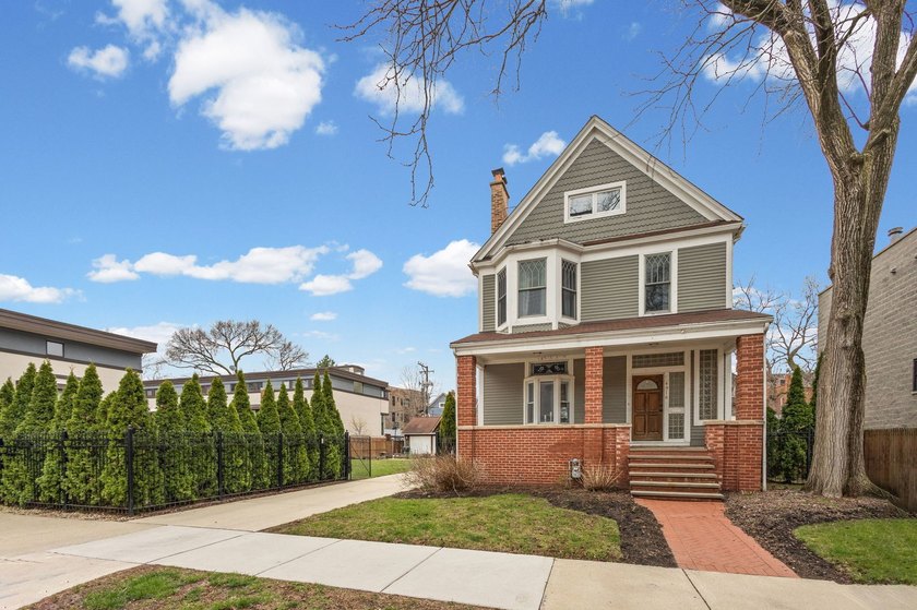 Experience a truly rare and unique blend of traditional charm - Beach Home for sale in Chicago, Illinois on Beachhouse.com