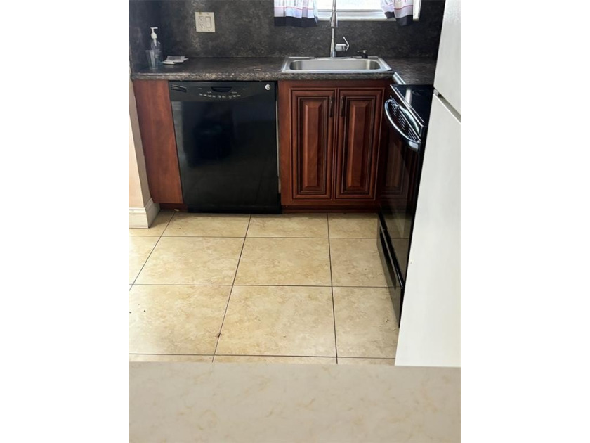 8200 sunrise lakes 212 - Beach Condo for sale in Sunrise, Florida on Beachhouse.com