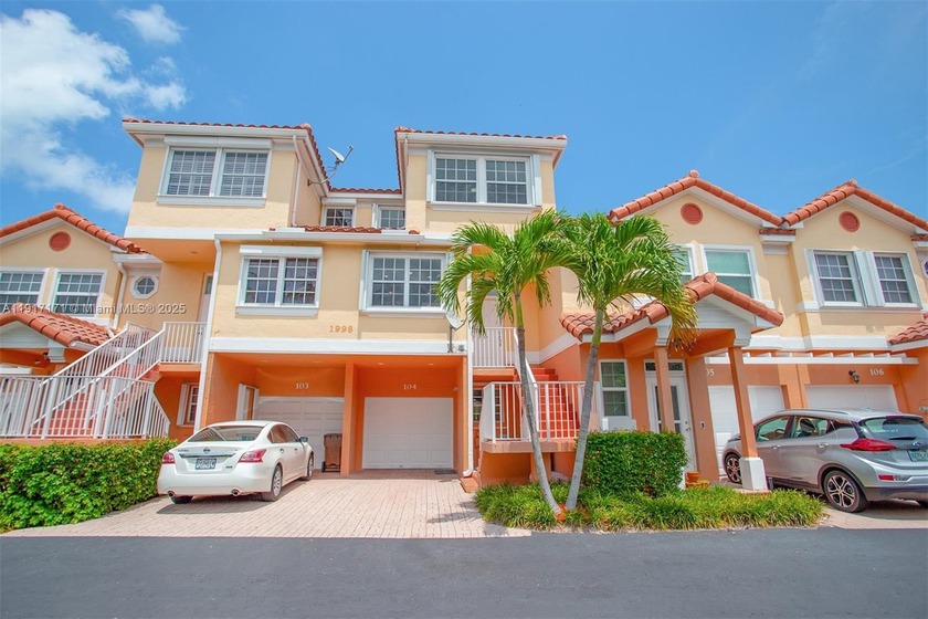 Location! Townhouse tri level With the best Location. Situated - Beach Townhome/Townhouse for sale in Deerfield Beach, Florida on Beachhouse.com