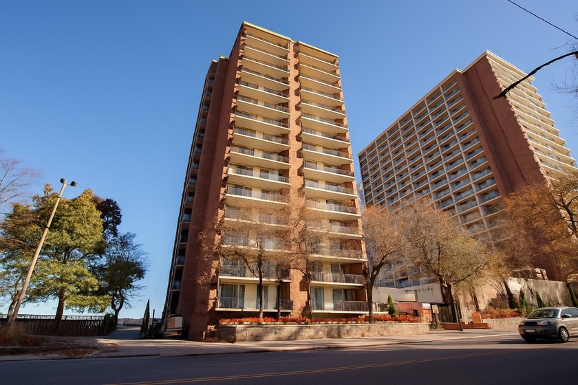 rime Lakefront Living at 5901 N Sheridan Rd! Spacious and - Beach Condo for sale in Chicago, Illinois on Beachhouse.com