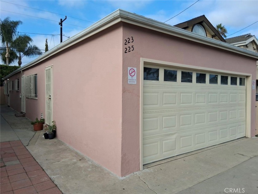 Welcome to 223-225 E Pleasant Street, a versatile duplex - Beach Condo for sale in Long Beach, California on Beachhouse.com